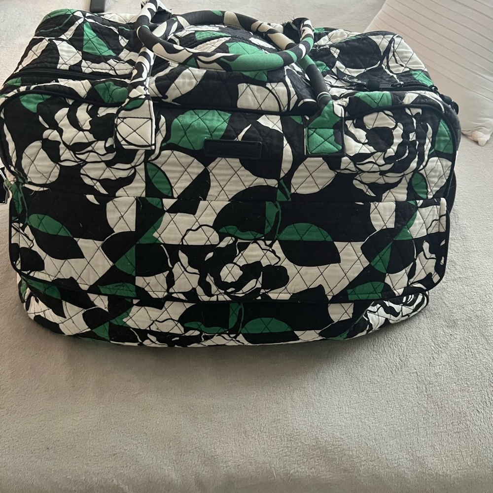 Vera Bradley Grand Traveler with matching makeup bag great condition!
